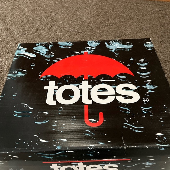 Black Totes fur lined snow boots. Size 7.  Waterproof - Picture 7 of 9